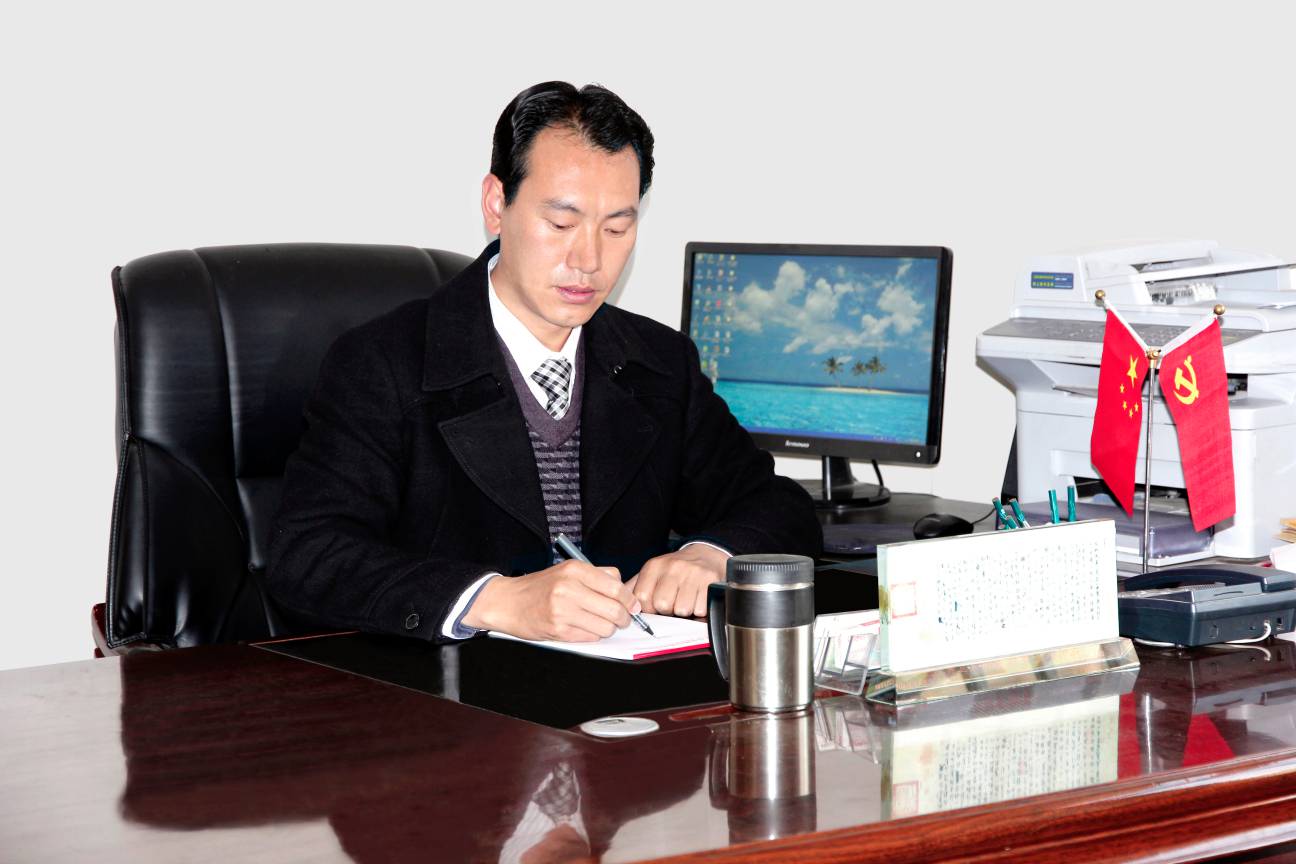 鲁植校长形象照(2) 鲁植校长形象照(2)